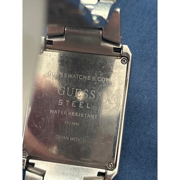 GUC Guess Goldtone Men's Wristwatch Needs New Battery Untested - Picture 3 of 3